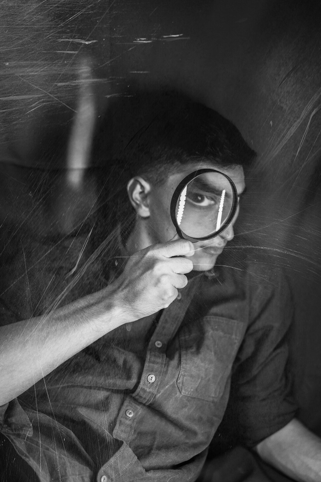 detective reading clues